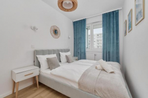 Blue Sky Apartment with Parking & Balcony by Noclegi Renters Wrocław